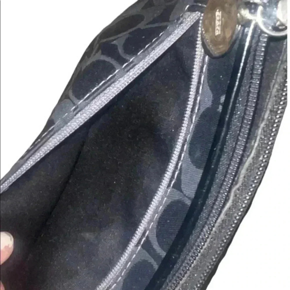 Coach Wrist Wallet. A classic - Picture 3 of 5